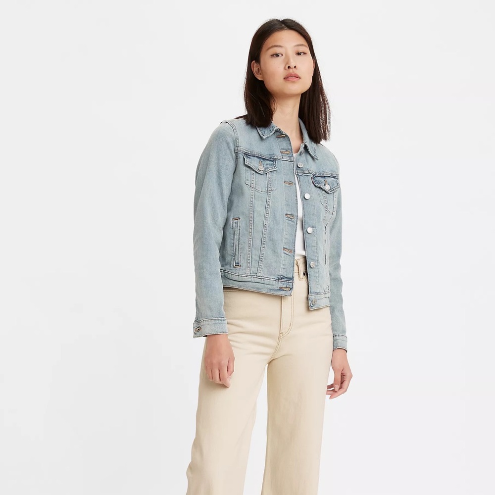 LEVI’S ORIGINAL TRUCKER JACKET in Light Wash.
